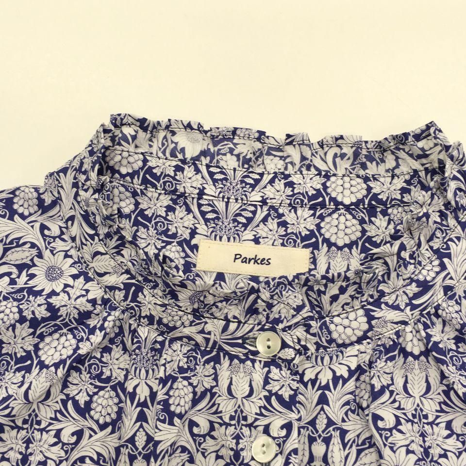 Parkes - タナローン スタンドフリル長袖シャツ （リバティ