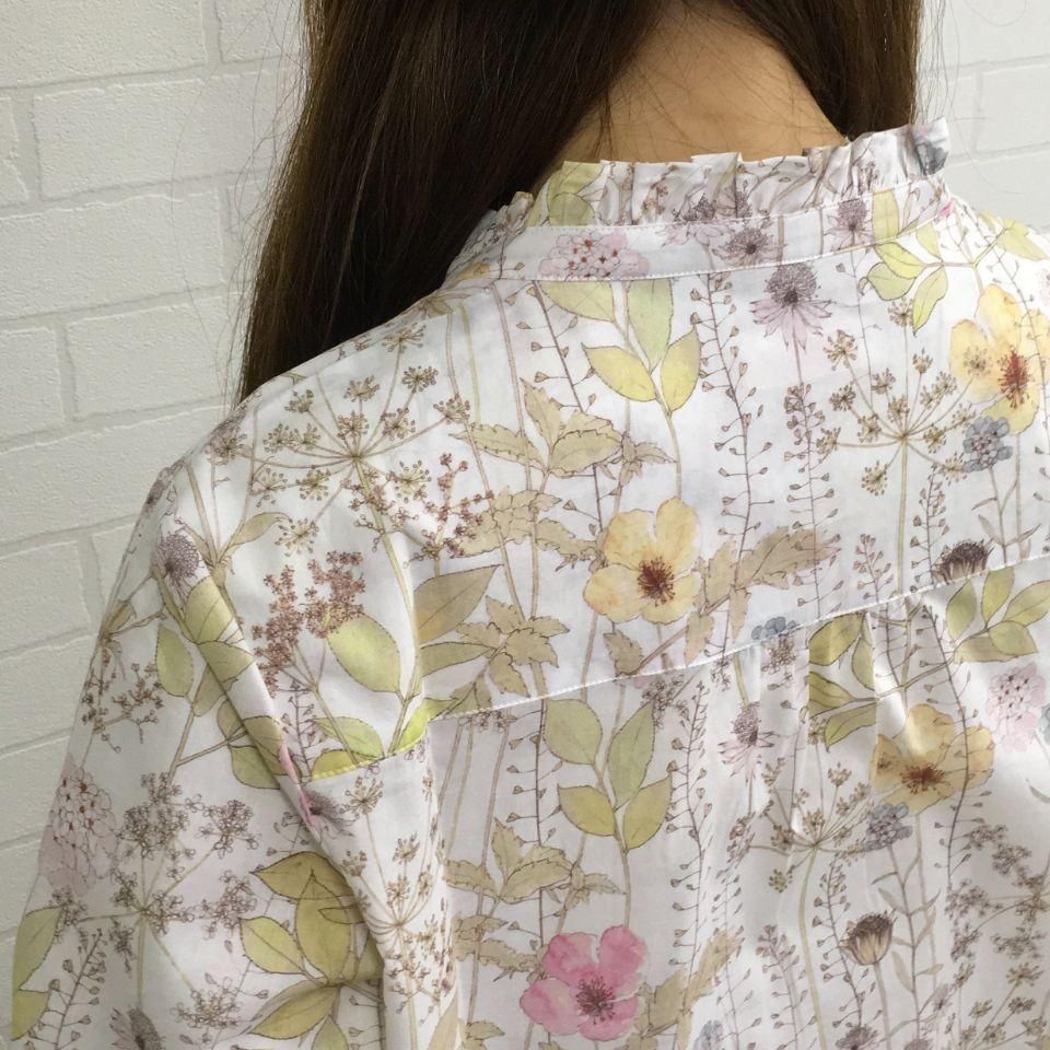 美品✨Parkes パークス リバティ タナローン 長袖 スタンドフリル襟 M Parkes - タナローン スタンドフリル長袖シャツ （リバティ