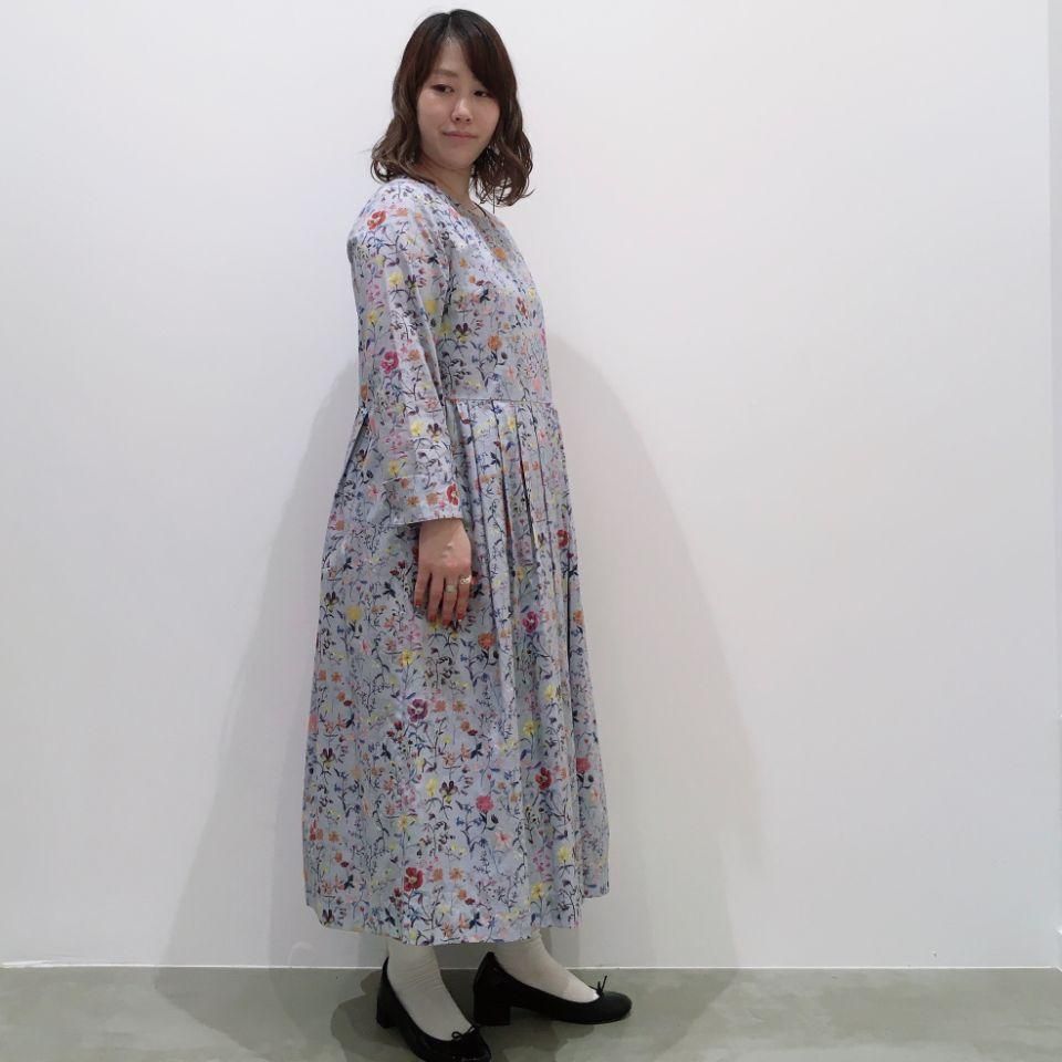 j.sloane／リバティ切り替え❁︎日本製 ノーカラーワンピース 前開き J.sloane - 背中あきノーカラー切替ワンピース（リバティ