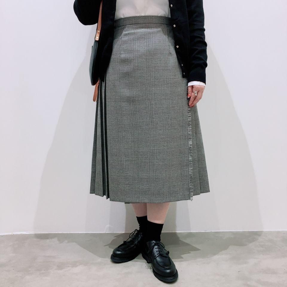 O'NEIL OF DUBLIN プリーツスカート 丈73cm US6 O'neil of Dublin - 両脇ベルト 後プリーツスカート（CH73cm丈
