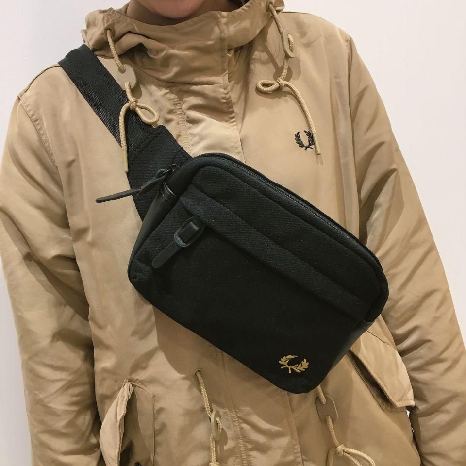 FRED PERRY - PIQUE CROSSBODY BAG （L2248) 正規取扱商品 - Sheth Online Store -  シスオンラインストア