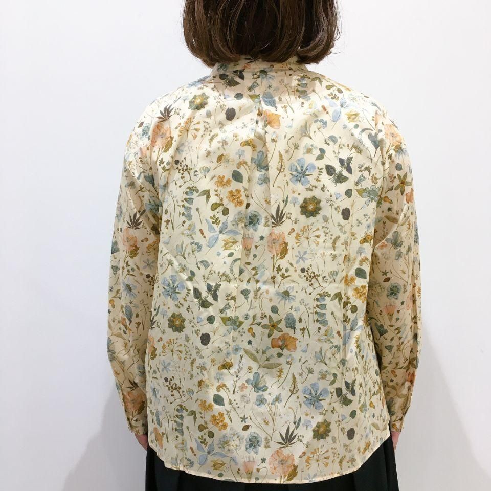 Parkes - バンドカラーのタックブラウス（リバティコレクション