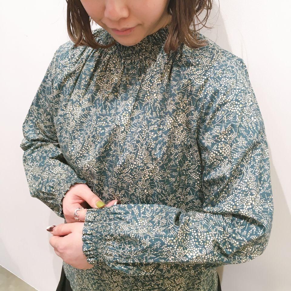 【美品】DECOY SINCE1981✕LIBERTY　スタンドフリルブラウス 美品】DECOY SINCE1981✕LIBERTY スタンドフリルブラウス - メルカリ