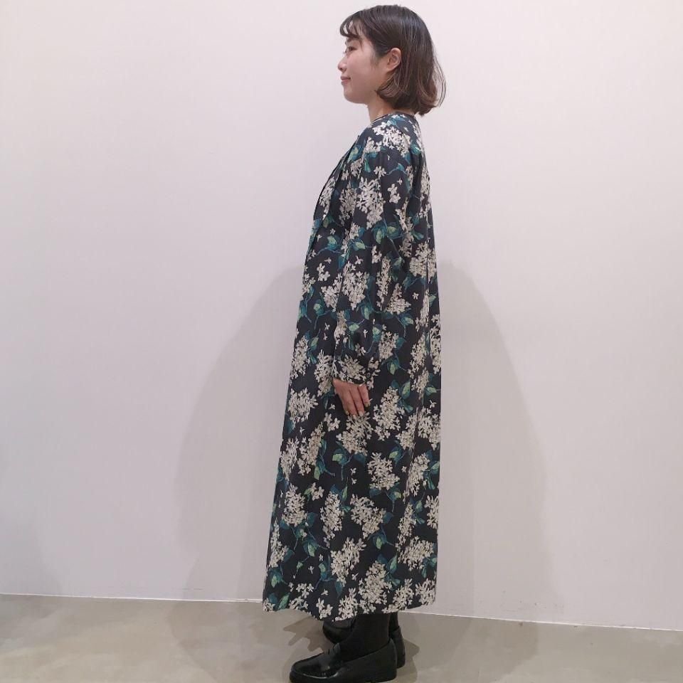 j.sloane リバティプリントタナローン ギャザー タックワンピース　日本製 j.sloane リバティプリントタナローン ギャザー タック