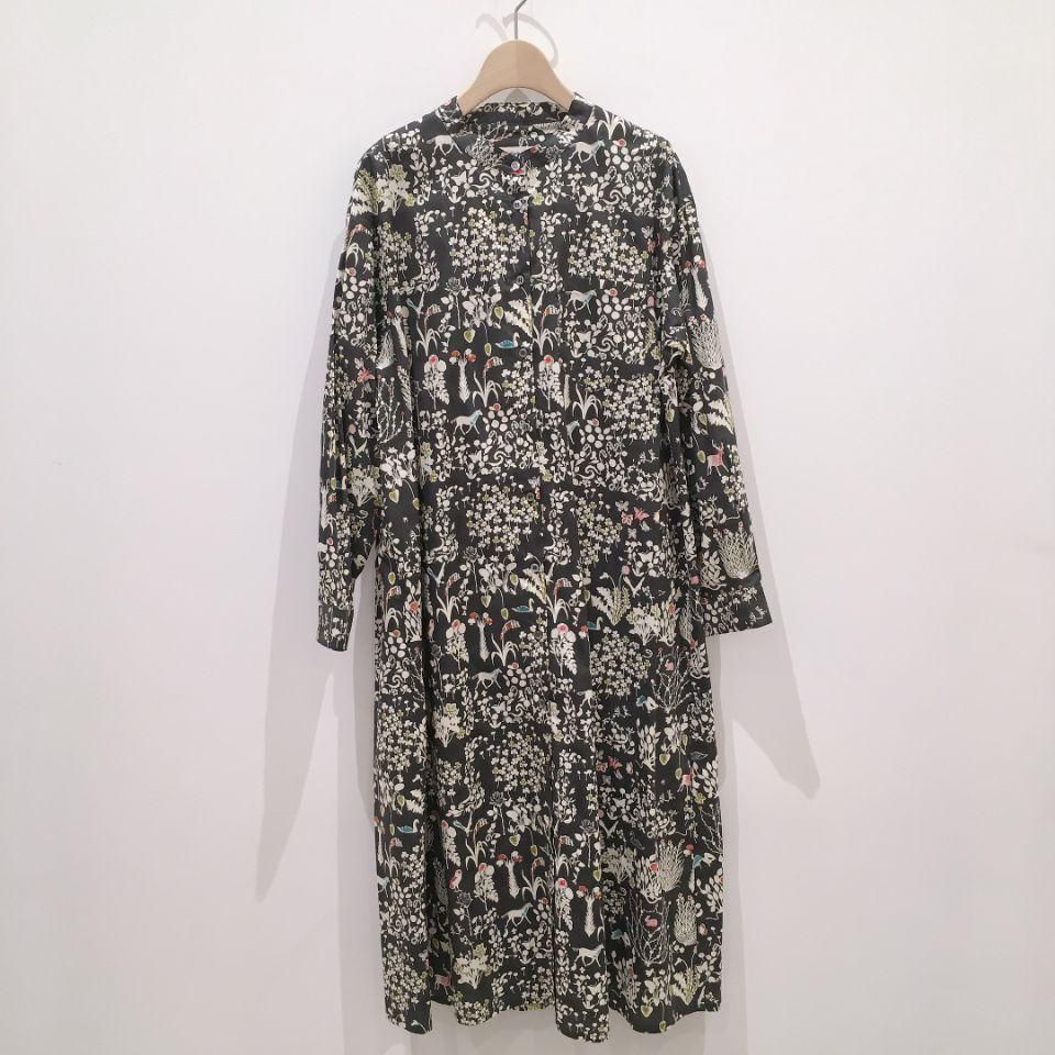 Parkes - 左胸ポケットのシンプルなスタンドカラーシャツ