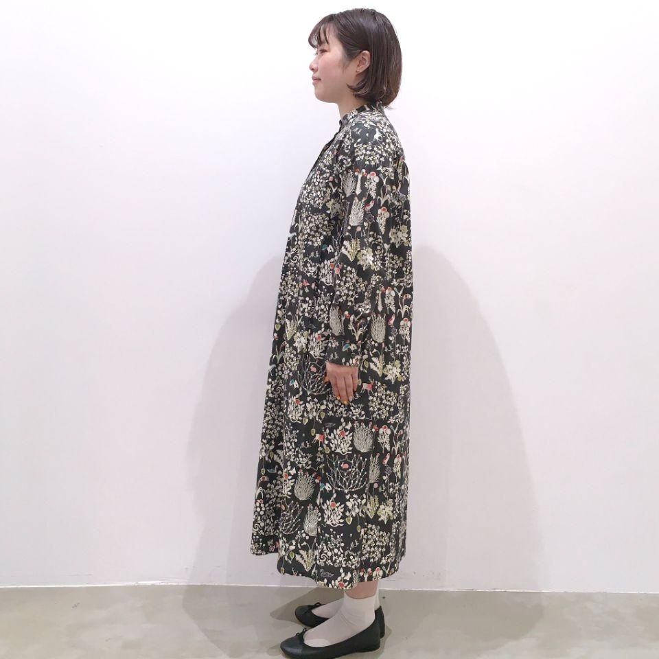 Parkes - 左胸ポケットのシンプルなスタンドカラーシャツ