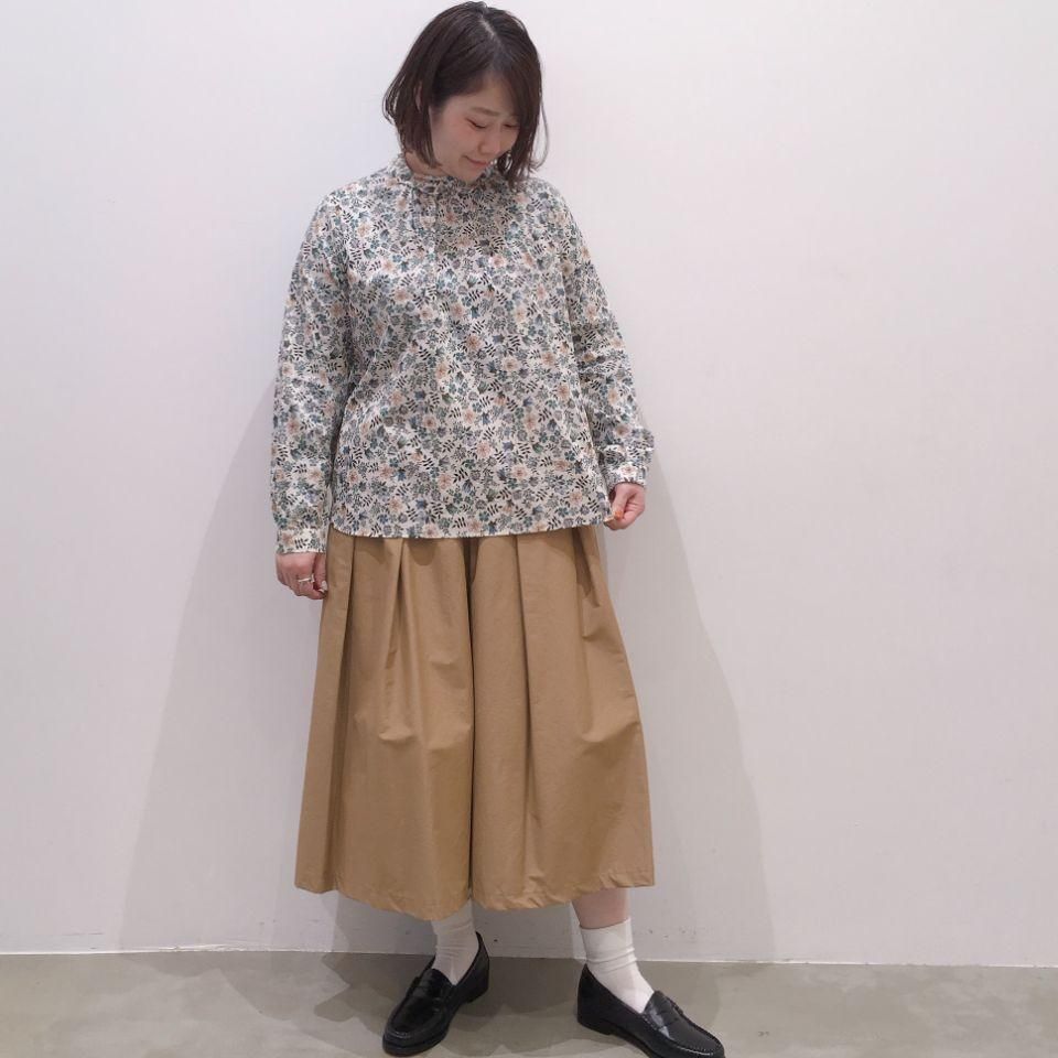 Parkes LIBERTY パークス タナローン 花柄 コットン ブラウス Parkes - タナローン 丸衿の後ろ開きリバティブラウス（リバティ