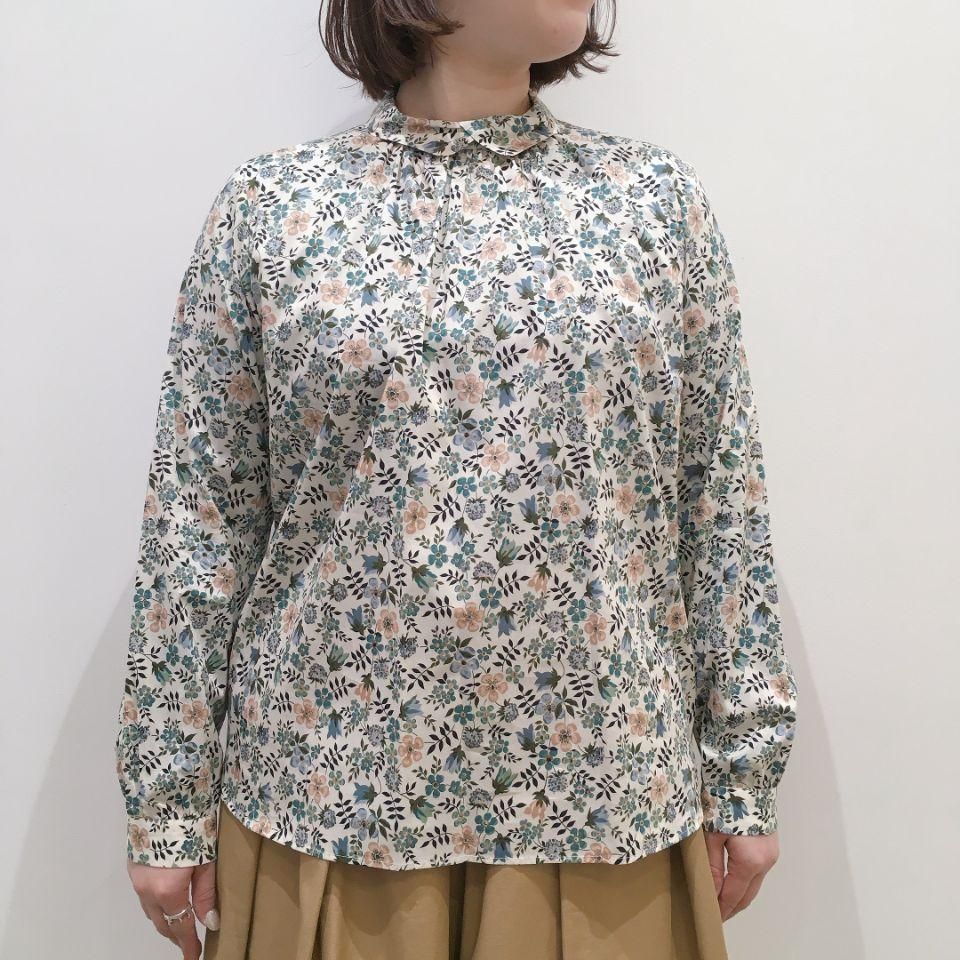 Parkes - タナローン 丸衿の後ろ開きリバティブラウス（リバティ