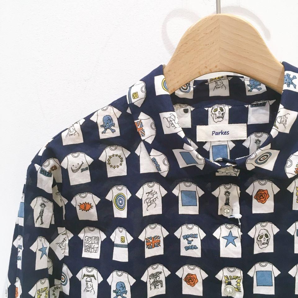 Parkes - 60ローンチビ丸衿背中ヨーク切替 Tシャツ柄のシャツ