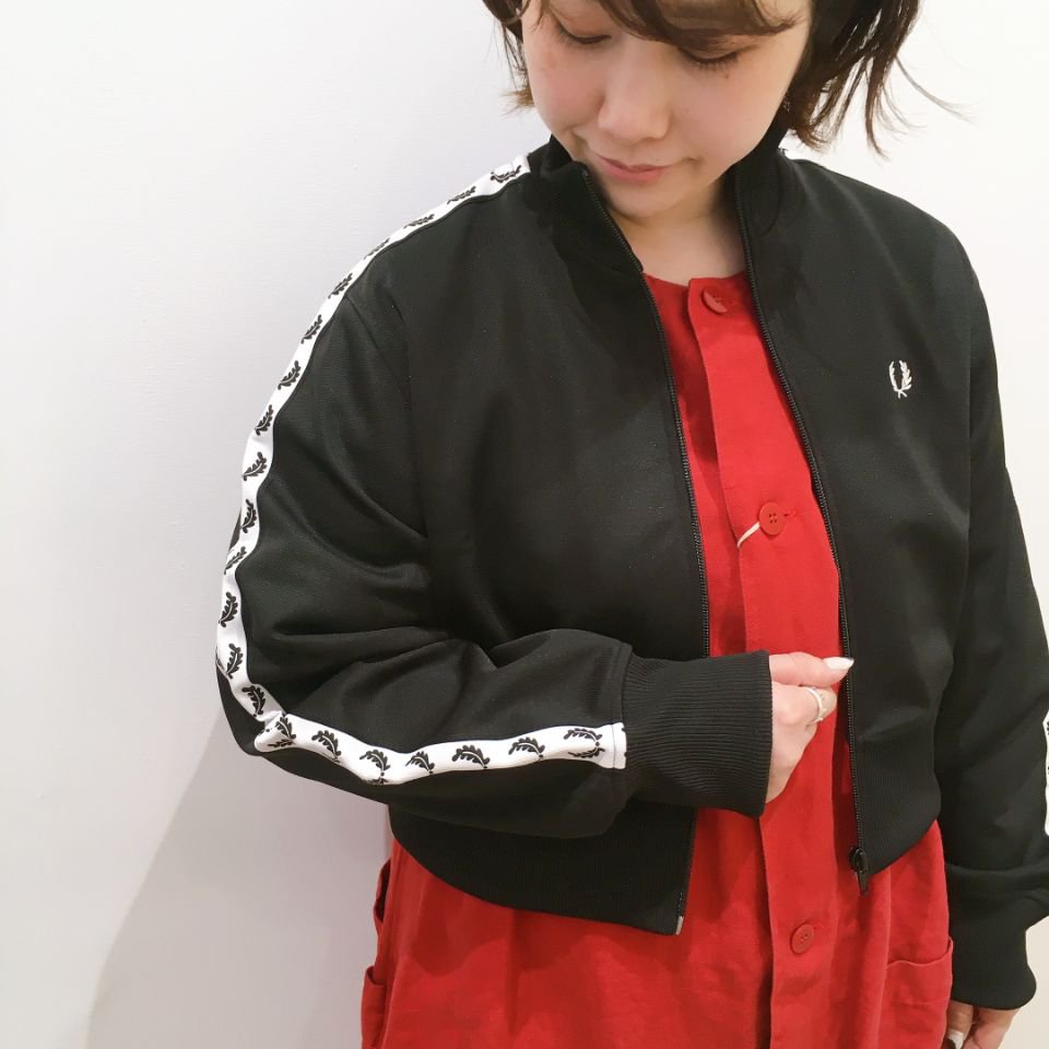 FRED PERRY - CROPPED TAPED TRACK JACKET（J1100)正規取扱商品 - Sheth Online Store -  シスオンラインストア