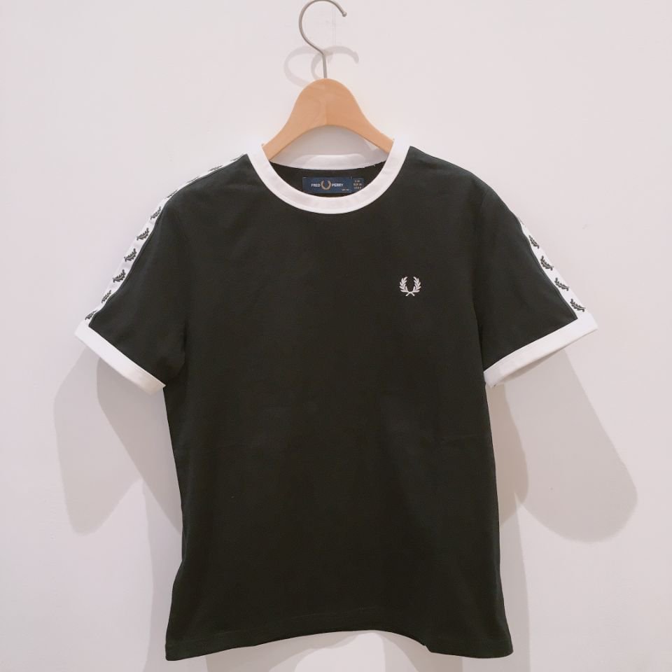 FRED PERRY - Taped Ringer T-Shirt（G6347）正規取扱商品 - Sheth Online Store -  シスオンラインストア