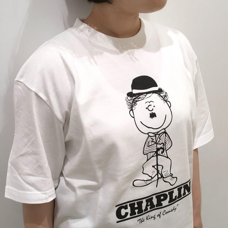 HOMAGE GRAPHIC - ルーズフィット・ドロップショルダーTeeシャツ