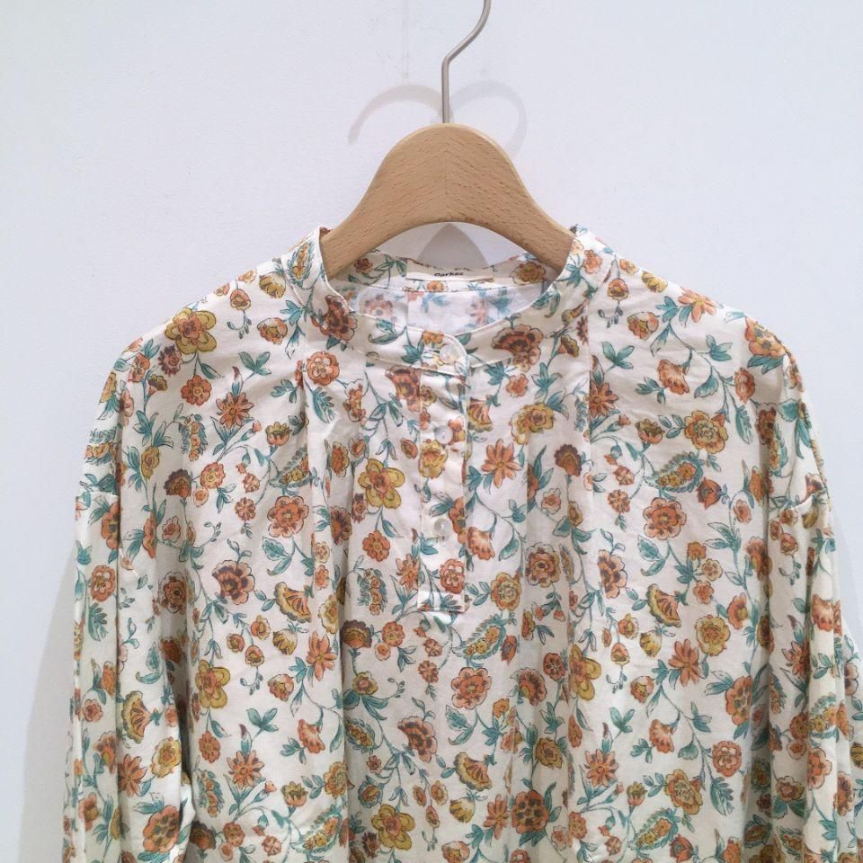 Parkes - 30ビエラ エンジェルソフト花柄のヘンリーネックシャツ