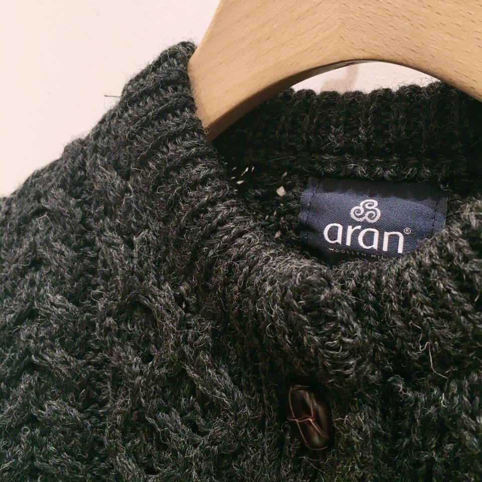 ARAN WOOLLEN MILLS - ケーブル編みカーディガン（正規取扱商品 