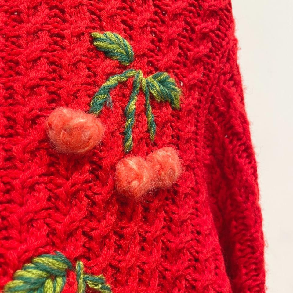 CHILD WOMAN - ウール/アクリルケーブルHANDチェリー刺繍 CHILD WOMAN - ウール/アクリルケーブルHANDチェリー刺繍