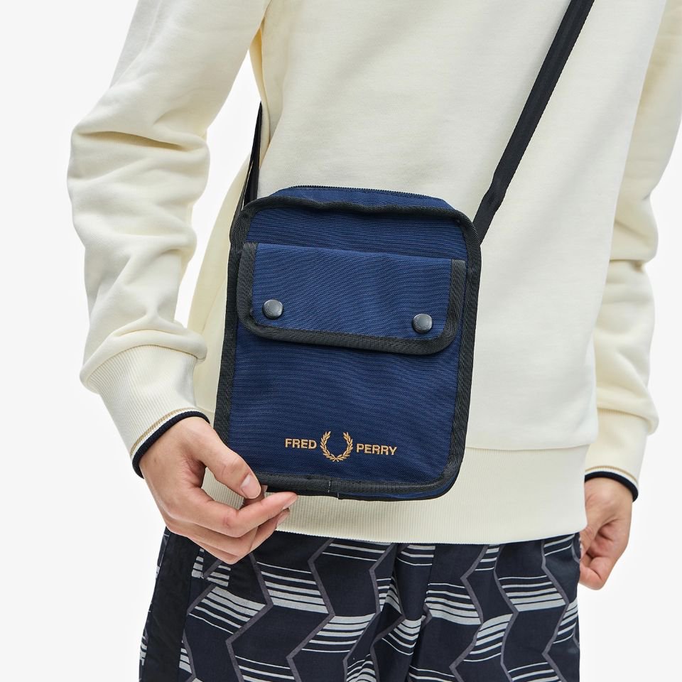 FRED PERRY - Branded Side Bag（L5293）正規取扱商品 - Sheth Online