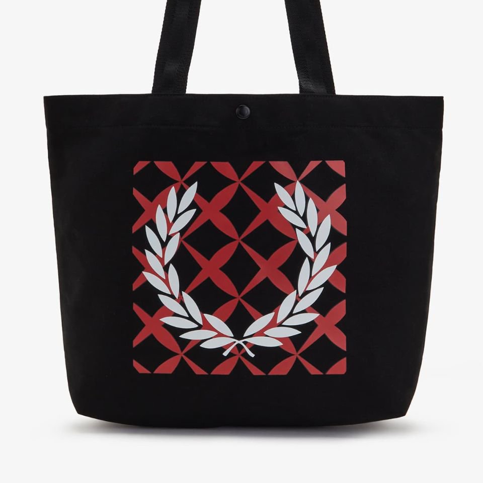 FRED PERRY - Cross Stitch Graphic Tote Bag（F25028）正規取扱商品