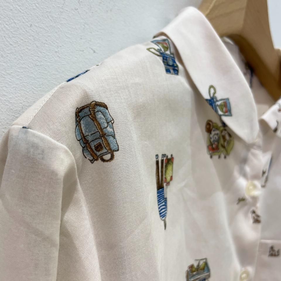 タグ付き✨パークス 60ローン トラベル柄 丸襟チビポケッブ ラウス Parkes - 60ローン トラベル柄 丸襟チビポケッブラウス