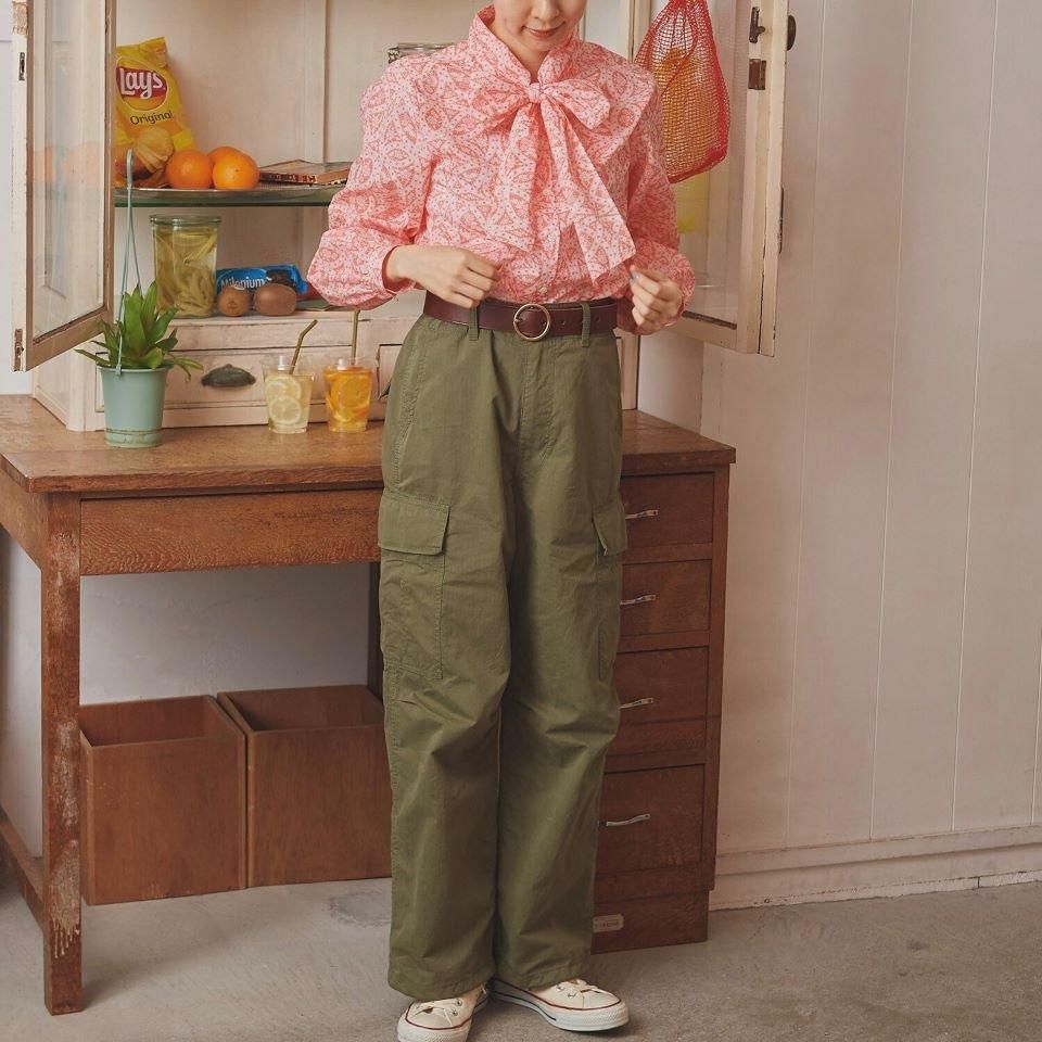 美品 アイシービー 24AW レトロウォールペーパープリントブラウス ボウタイ 美品 アイシービー 24AW レトロウォールペーパープリント