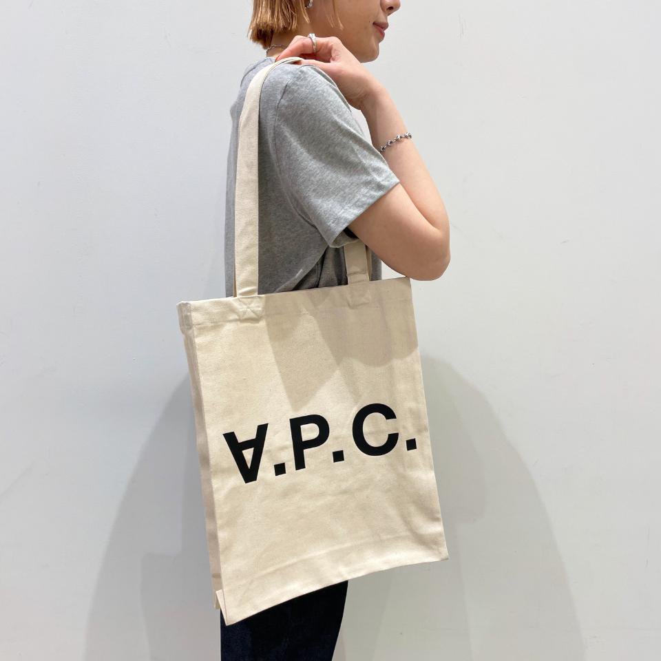 A.P.C. - Laure ブラックロゴトートバッグ（25082102490） - Sheth Online Store - シスオンラインストア