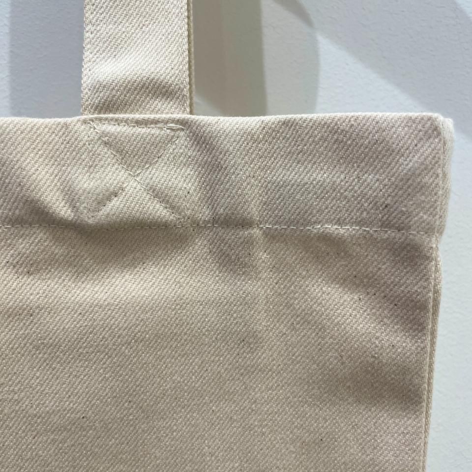 A.P.C. - Laure ブラックロゴトートバッグ(25082102490 A.P.C. - Laure ブラックロゴトートバッグ(25082102490