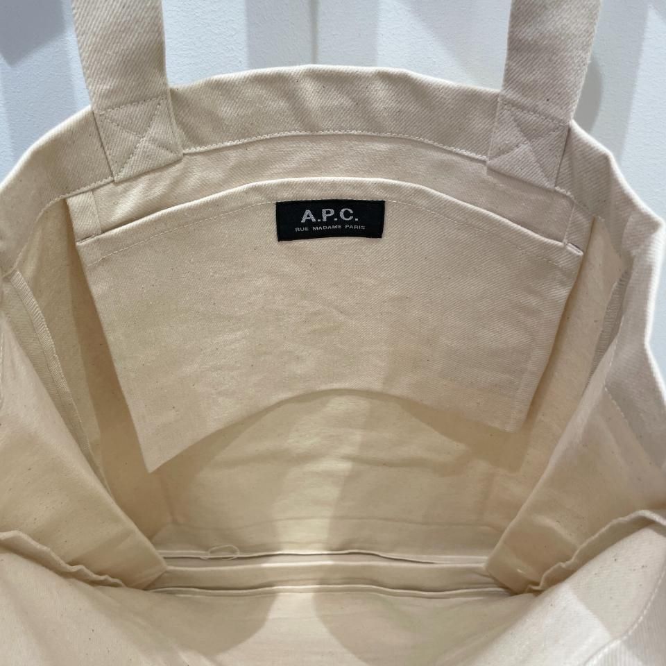 A.P.C. - Laure ブラックロゴトートバッグ(25082102490 A.P.C. - Laure ブラックロゴトートバッグ(25082102490