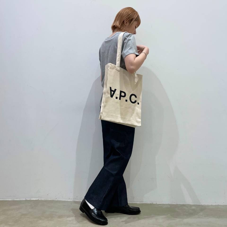 A.P.C. - Laure ブラックロゴトートバッグ(25082102490 A.P.C. - Laure ブラックロゴトートバッグ(25082102490