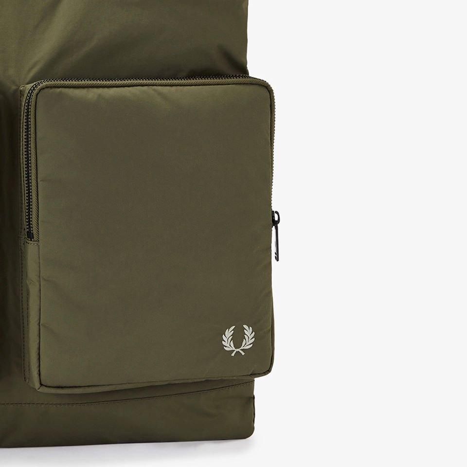 バッグ FRED PERRY nylon helmet bag FRED PERRY nylon helmet bag