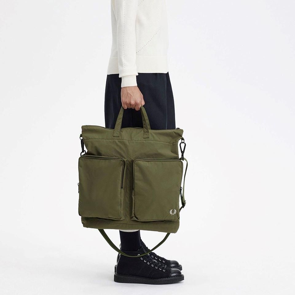 FRED PERRY - Nylon Helmet Bag (L7265) 正規取扱商品 - Sheth FRED PERRY - Nylon Helmet Bag (L7265) 正規取扱商品 - Sheth