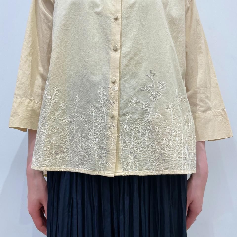 無銘。ページ Parkes - 綿ローン 前身頃オリジナル刺繍7分袖シャツ（PH2411000