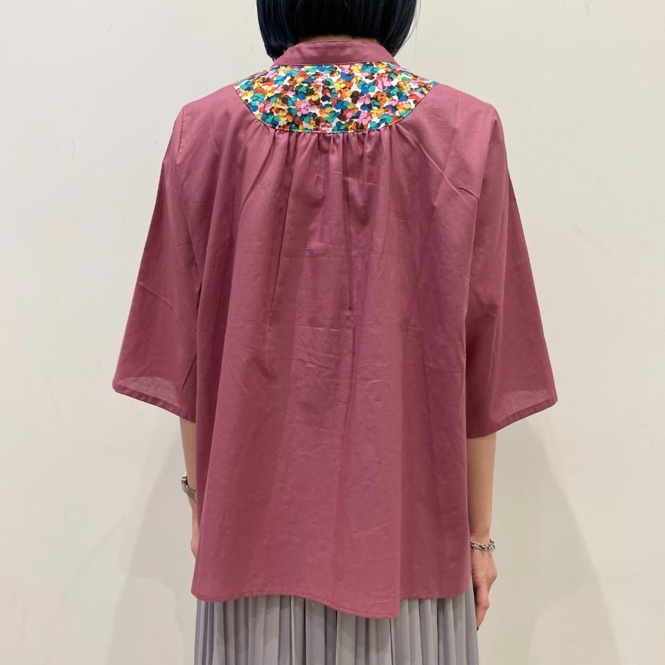 再値下げ[新品]リバティ前後ヨーク切替バンドカラーブラウス sosotto - LIBERTY 前後ヨーク切替6分袖ブラウス（42432911） - Sheth