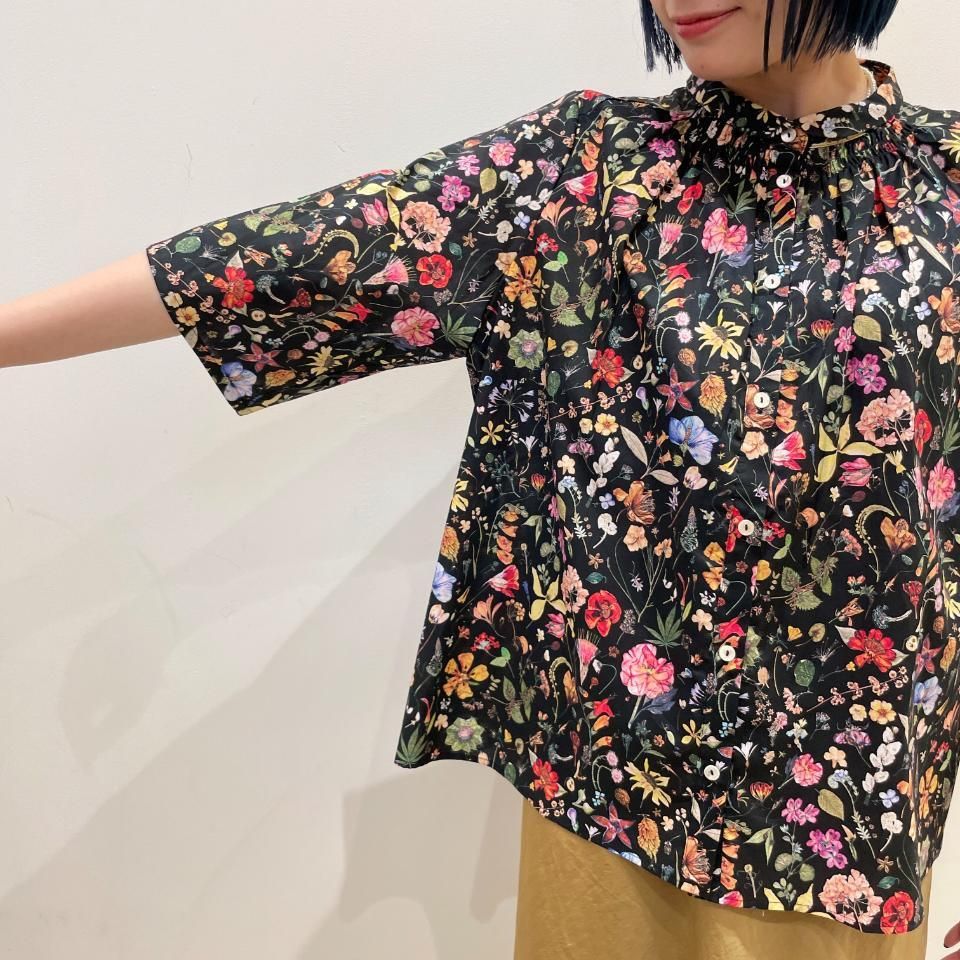 sosotto - LIBERTY チビ丸襟ゴムシャーリング6分袖ブラウス