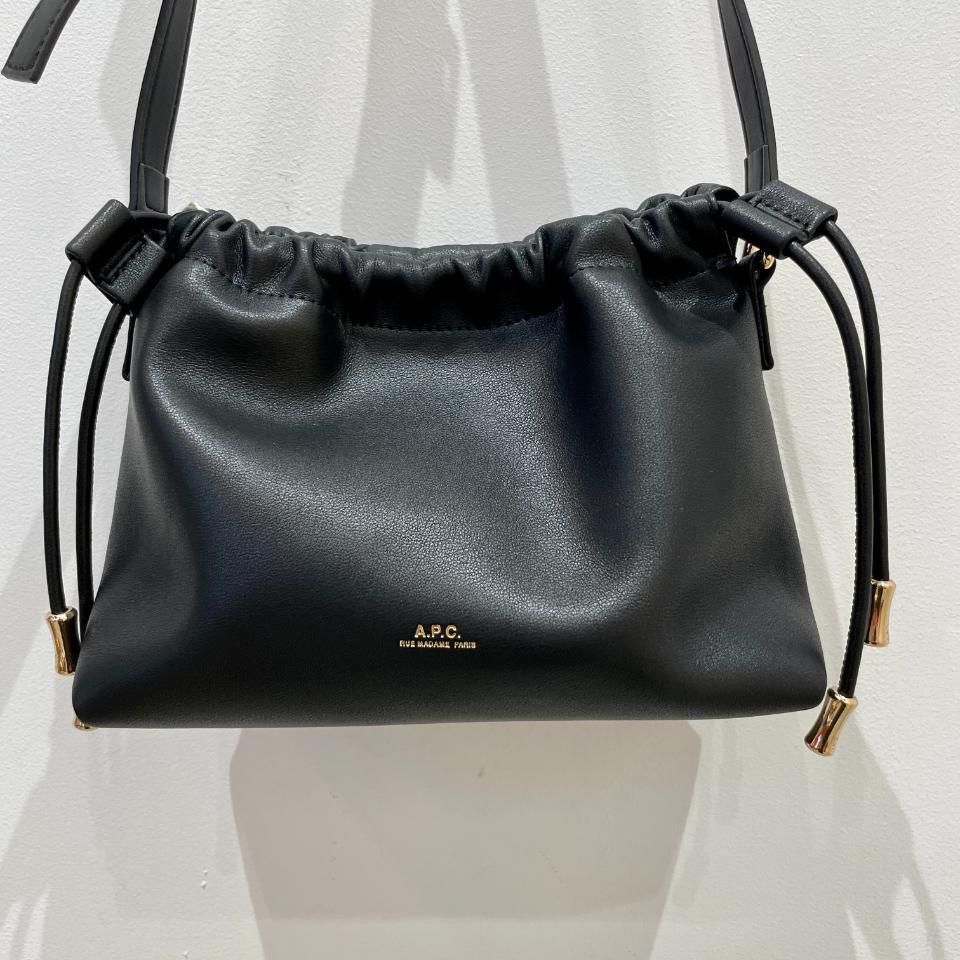 黒助になりました。 A.P.C.　COMPACTE A.P.C. アーペーセー 財布 二つ折り メンズ EMMANUEL ZIP WALLET