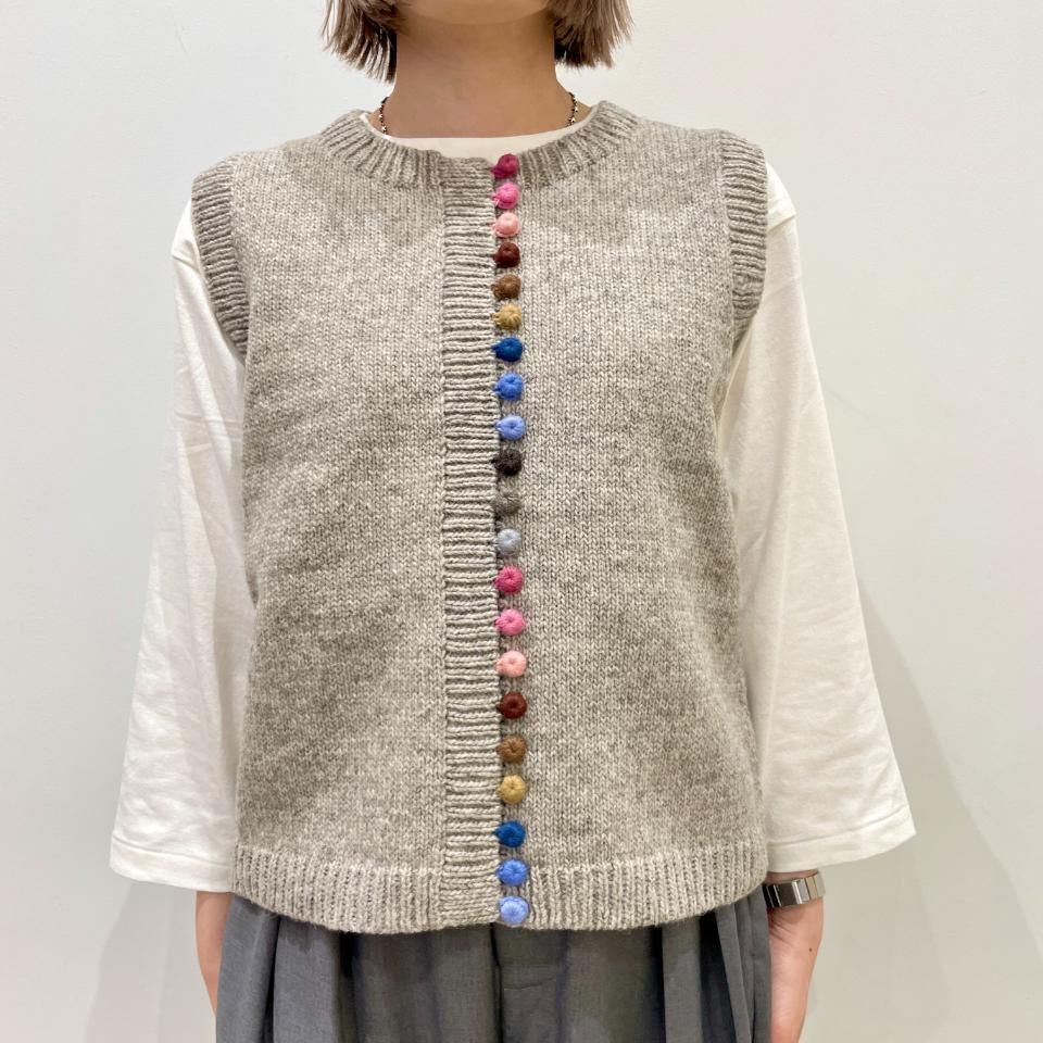 estelle - カラフル釦 クルーネックベスト（IW2431802） - Sheth