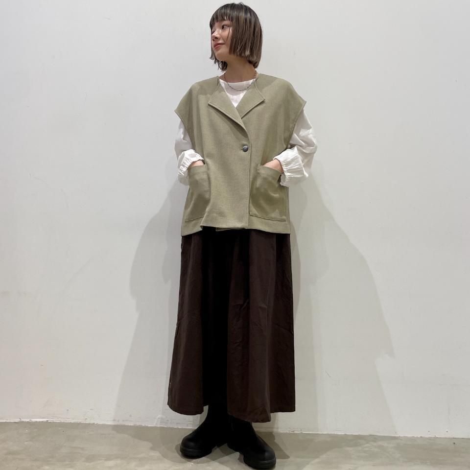 ina - 後ろヨーク 切替タック ベスト（243152） - Sheth Online