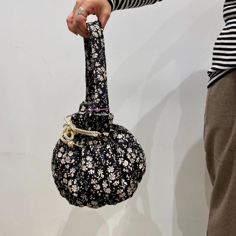 【新品未使用】familiar リバティ 巾着バッグ フォーゲットミーノッツ 新品未使用】familiar リバティ 巾着バッグ フォーゲットミー