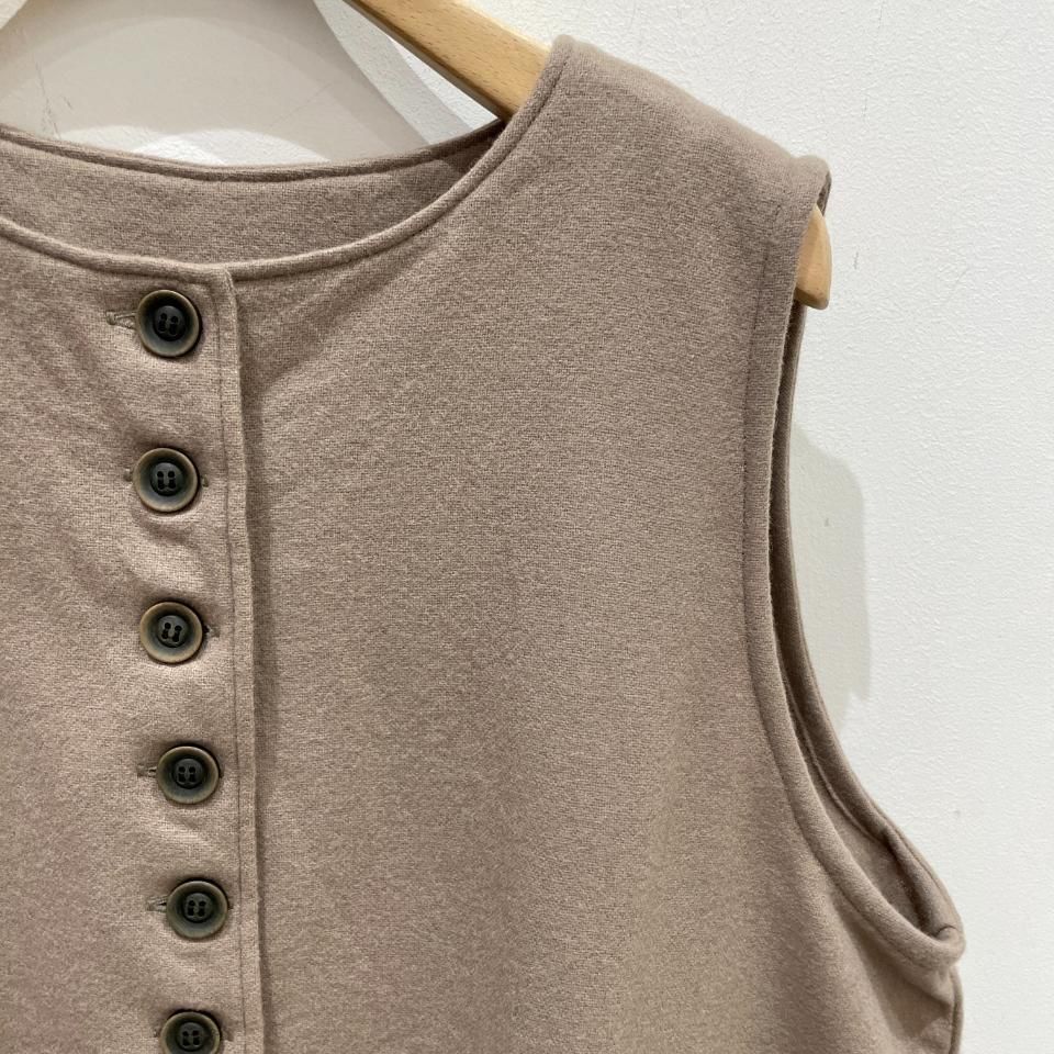 ina - 後ろ切替 多ボタンベスト（244103） - Sheth Online Store