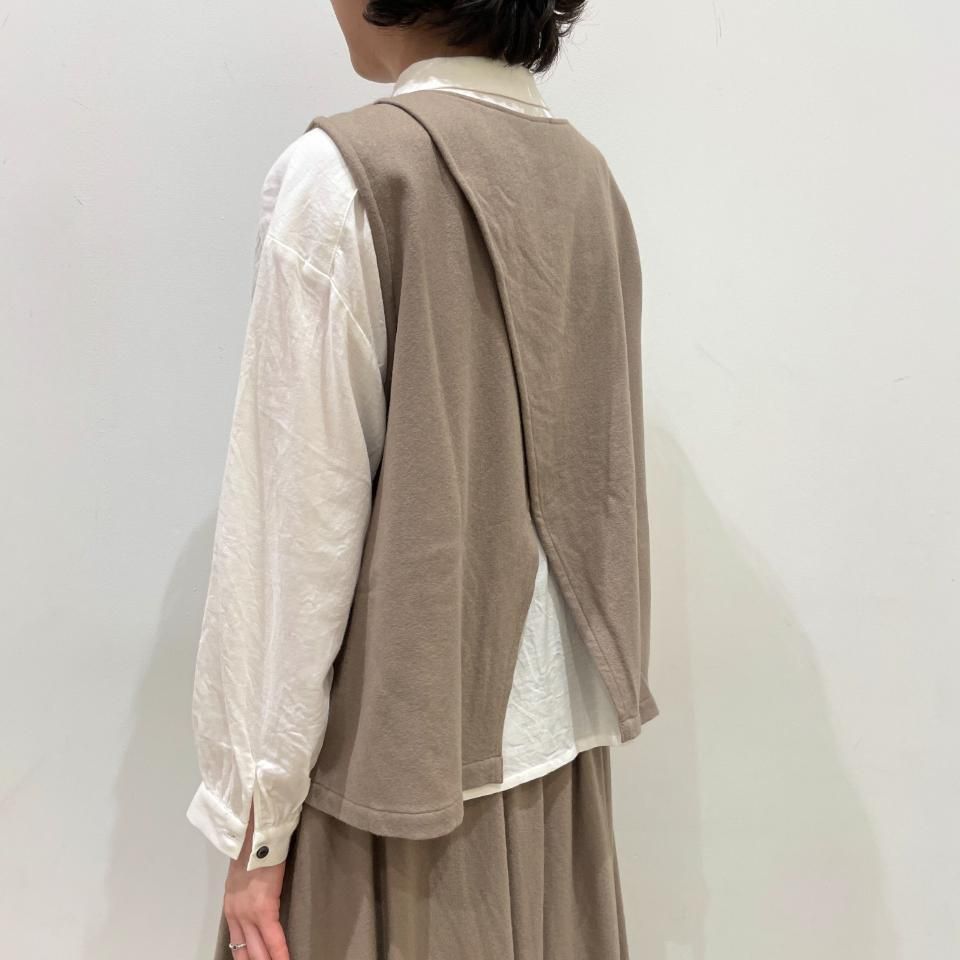 ina - 後ろ切替 多ボタンベスト（244103） - Sheth Online Store