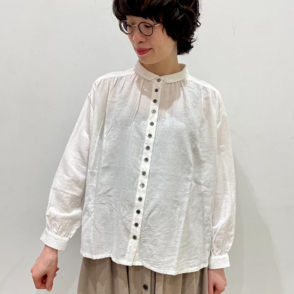ina - 肩ギャザー 多ボタンブラウス(244131) - Sheth Online ina - 肩ギャザー 多ボタンブラウス(244131) - Sheth Online