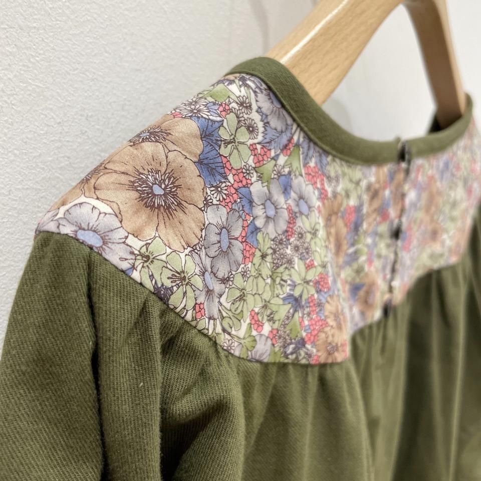 新品 SOSOTTO ソソット リバティプリント プルオーバーブラウス 日本製 sosotto - リバティプリント/切替プルオーバーブラウス 長袖