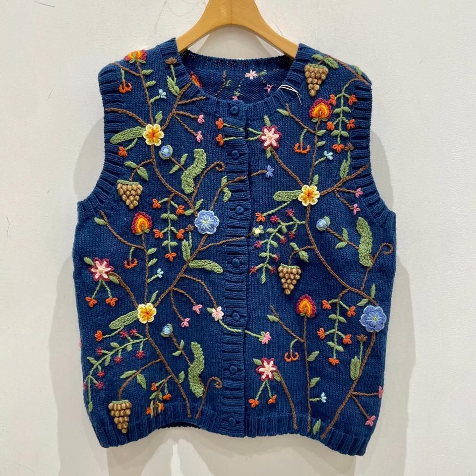 ina - 草花刺繍 ペルーニットベスト(S370031) - Sheth Online ina - 草花刺繍 ペルーニットベスト(S370031) - Sheth Online