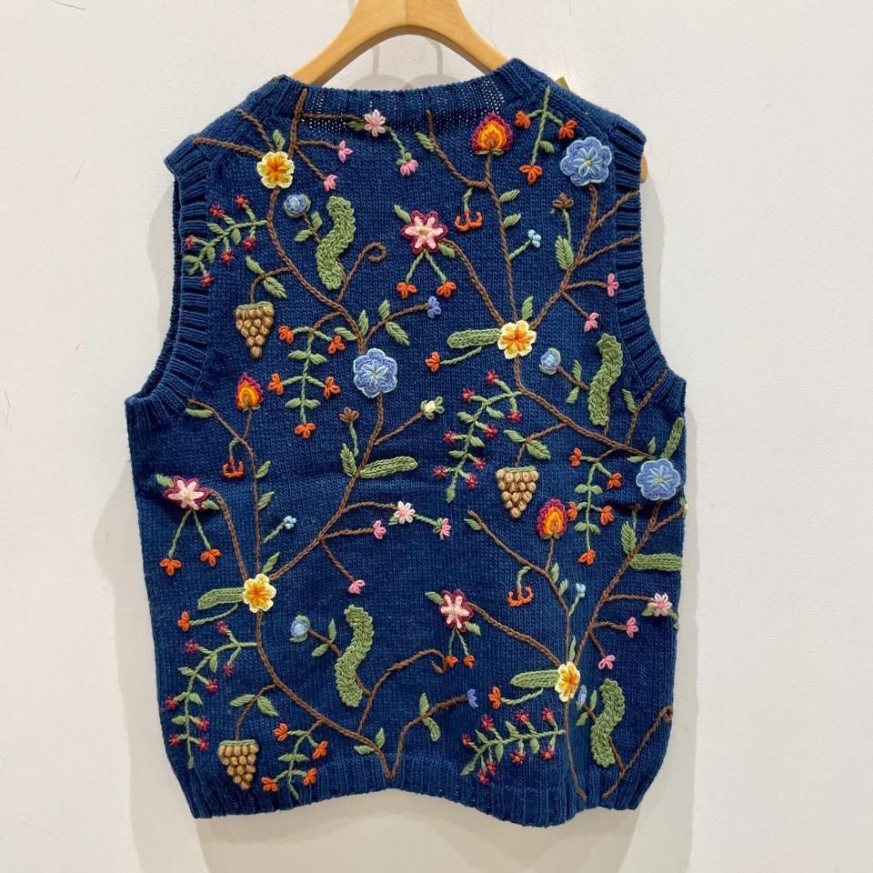 ina - 草花刺繍 ペルーニットベスト(S370031) - Sheth Online ina - 草花刺繍 ペルーニットベスト(S370031) - Sheth Online