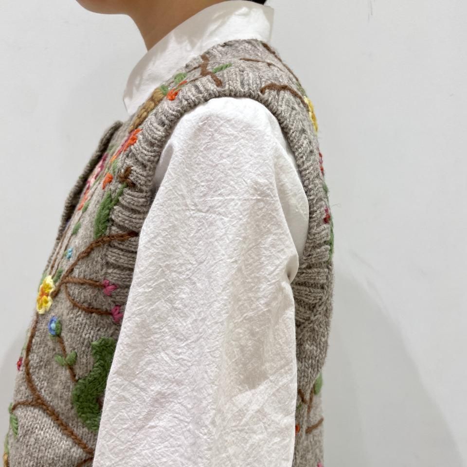 ina - 草花刺繍 ペルーニットベスト(S370031) - Sheth Online ina - 草花刺繍 ペルーニットベスト(S370031) - Sheth Online