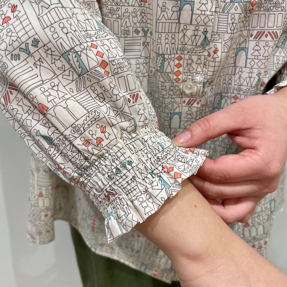 Parkes リバティ　鳥と動物と森　半袖ブラウス　M Parkes リバティ 鳥と動物と森 半袖ブラウス M Parkes リバティ