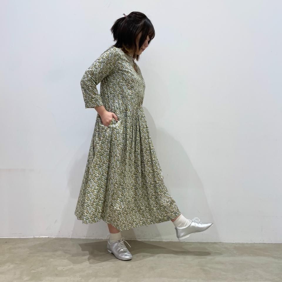 j.sloane／リバティ切り替え❁︎日本製 ノーカラーワンピース 前開き J.sloane - 背中あきノーカラー切替ワンピース（リバティ