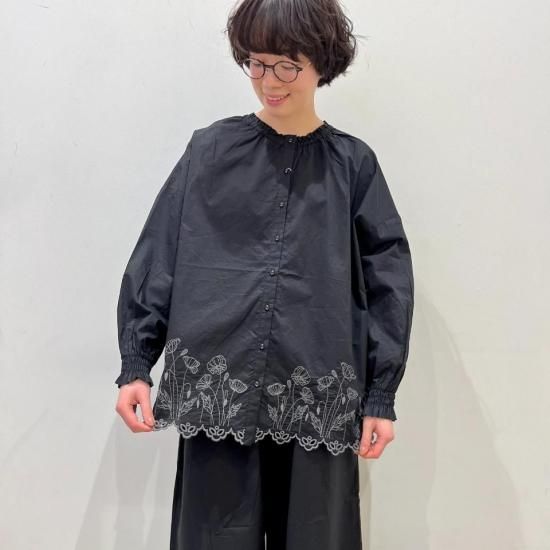 【新品未使用】ソソット　ポピー刺繍裾スカラップゴムギャザー　ブラウス sosotto - ポピー刺繍 裾スカラップ ゴムギャザーブラウス（42512511