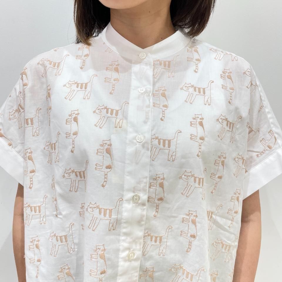 Parkes - フレンチスリーブ スタンドカラー 猫柄刺繍シャツ（PH2522507
