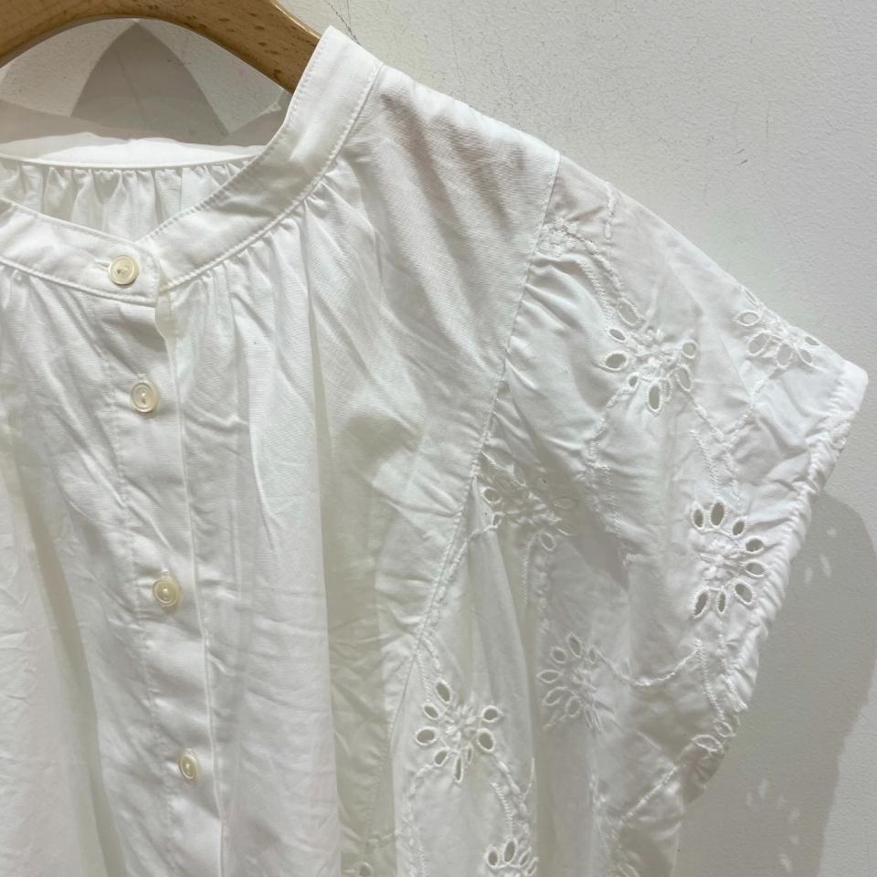 ina - 胸ギャザー 2WAYブラウス 白レース（252117） - Sheth Online