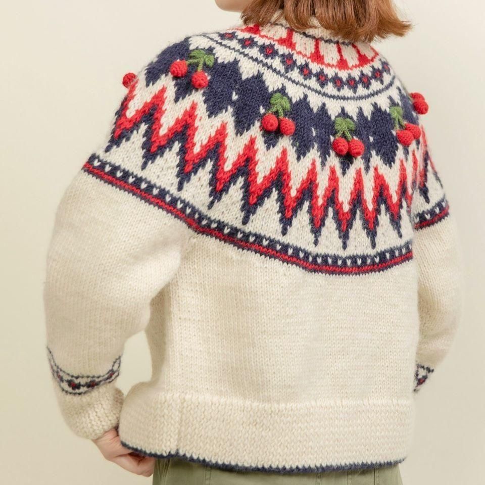 CHILD WOMAN - ネパールハンドニット 求心さくらんぼ刺繍カーディガン