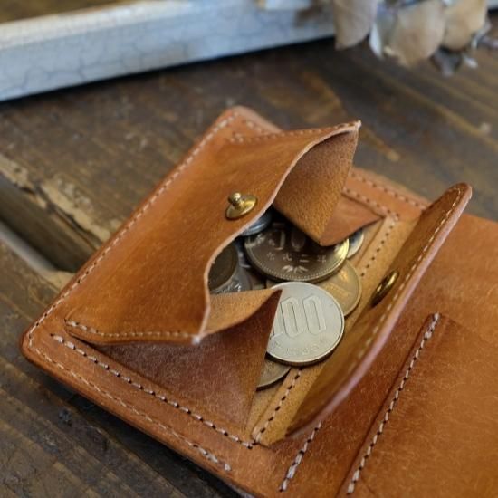プエブロ 三つ折りコンパクト財布 / キャメル - 革コイン プエブロ 三つ折りコンパクト財布 / キャメル - 革コイン
